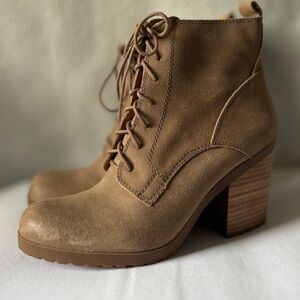 Lucky Brand Size 10 Women’s Leather Tan Heeled Booties.